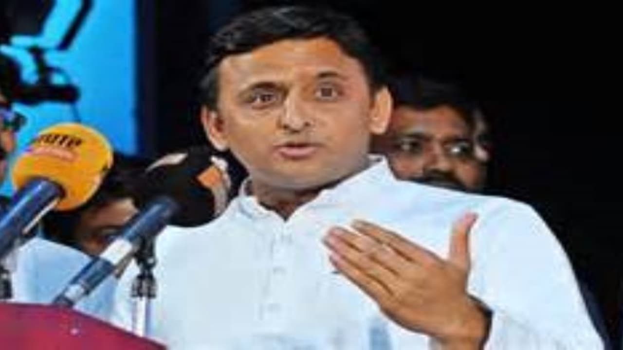 ஆதித்யநாத் ஆட்சியில் ஒரு சாதியினர் மட்டும் குறிவைக்கப்படுகிறார்கள்…சமாஜ்வாதி கட்சித் தலைவர் அகிலேஷ் யாதவ் குற்றச்சாட்டு ஆதித்யநாத் ஆட்சியில் ஒரு சாதியினர் மட்டும் குறிவைக்கப்படுகிறார்கள்…சமாஜ்வாதி கட்சித் தலைவர் அகிலேஷ் யாதவ் குற்றச்சாட்டு