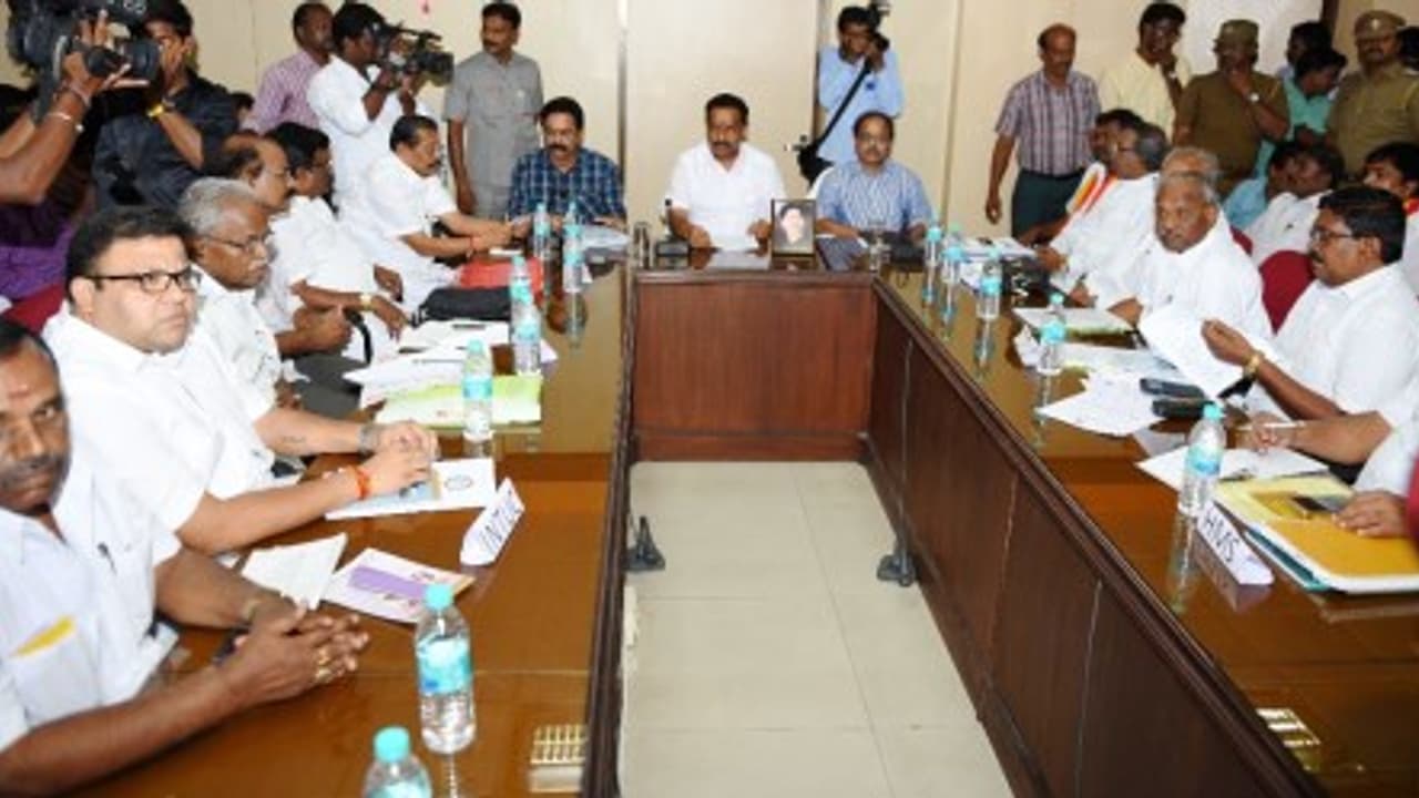 போக்குவரத்து தொழிற்சங்கங்களோடு முத்தரப்பு பேச்சுவார்த்தை அறிவிப்பு – நாளையாவது நடக்குமா? போக்குவரத்து தொழிற்சங்கங்களோடு முத்தரப்பு பேச்சுவார்த்தை அறிவிப்பு – நாளையாவது நடக்குமா?