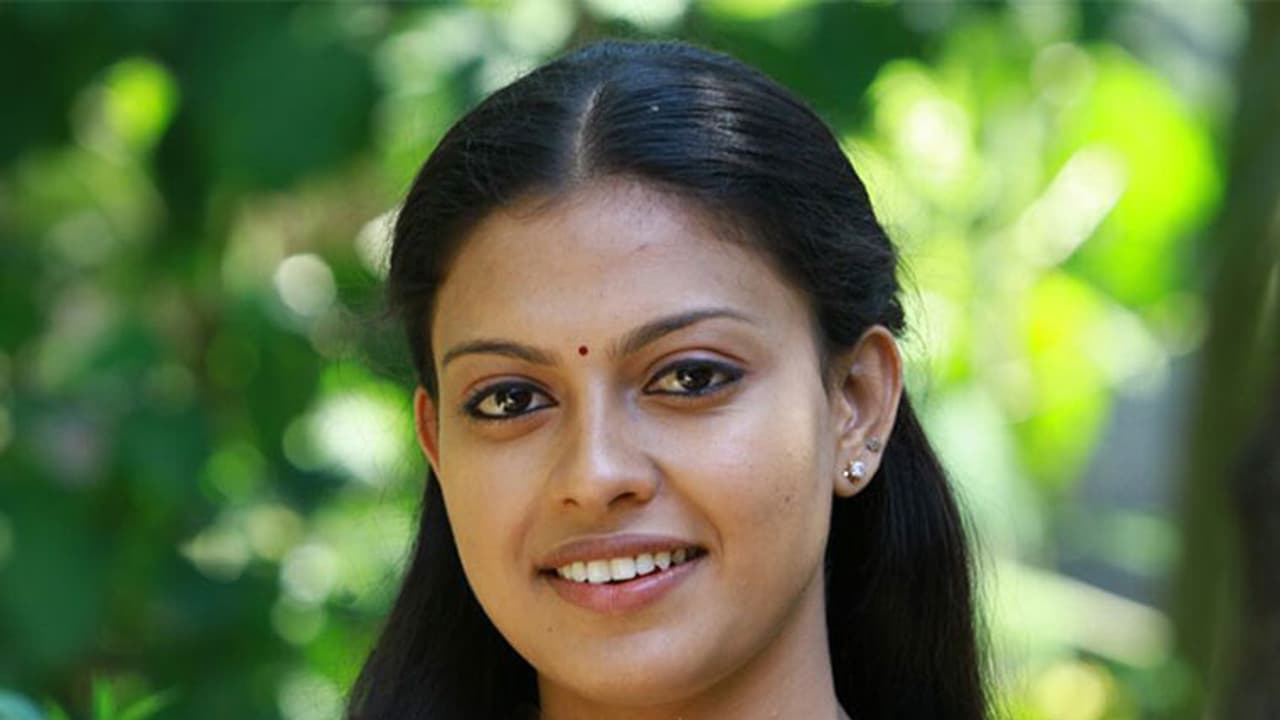 മോഹന്ലാലിനെ സഹായിക്കാന് പൊലീസ് ഓഫീസറായി അനുശ്രീ! മോഹന്ലാലിനെ സഹായിക്കാന് പൊലീസ് ഓഫീസറായി അനുശ്രീ!