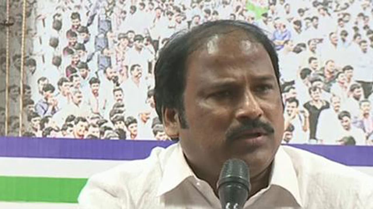 పవన్ కల్యాణ్ చీడపురుగు: వైసిపి నేత సంచలన వ్యాఖ్యలు పవన్ కల్యాణ్ చీడపురుగు: వైసిపి నేత సంచలన వ్యాఖ్యలు