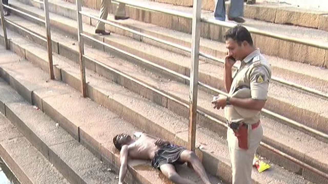 ಸೆಲ್ಫಿ ಹುಚ್ಚಿಗೆ ಬಿದ್ದು ಕಲ್ಯಾಣಿಯಲ್ಲಿ ಬಿದ್ದು ಸತ್ತ ವಿದ್ಯಾರ್ಥಿಗಳು ಸೆಲ್ಫಿ ಹುಚ್ಚಿಗೆ ಬಿದ್ದು ಕಲ್ಯಾಣಿಯಲ್ಲಿ ಬಿದ್ದು ಸತ್ತ ವಿದ್ಯಾರ್ಥಿಗಳು