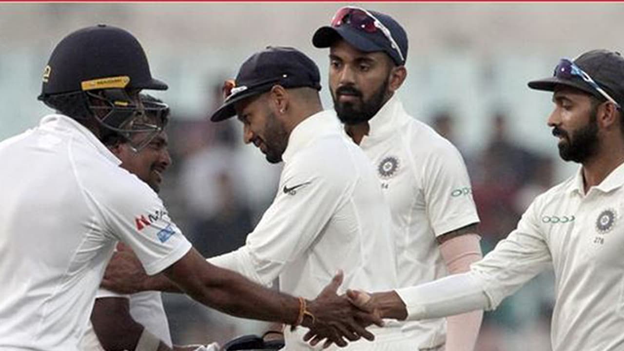 ರೋಚಕ ಪಂದ್ಯದಲ್ಲಿ ಸೋಲು ತಪ್ಪಿಸಿಕೊಂಡ ಶ್ರೀಲಂಕಾ ರೋಚಕ ಪಂದ್ಯದಲ್ಲಿ ಸೋಲು ತಪ್ಪಿಸಿಕೊಂಡ ಶ್ರೀಲಂಕಾ