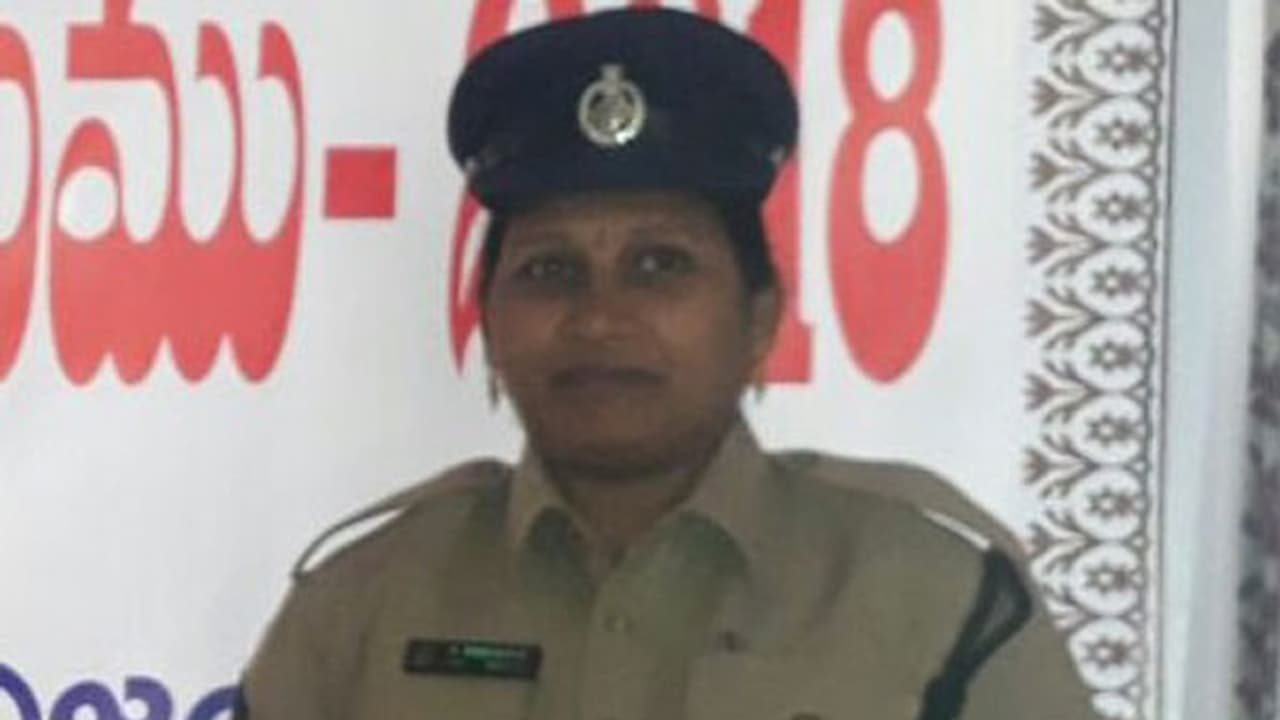 విజయవాడలో మహిళా కానిస్టేబుల్ ఆత్మహత్య విజయవాడలో మహిళా కానిస్టేబుల్ ఆత్మహత్య