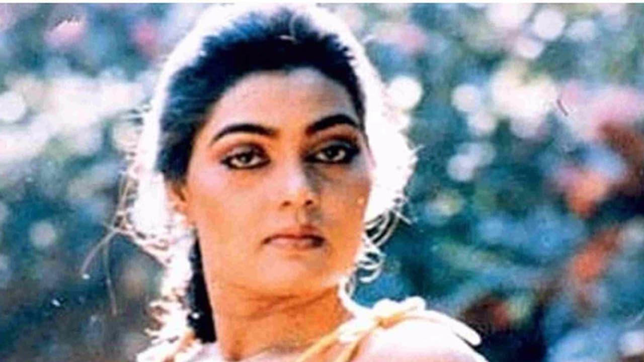 ചാരായത്തോളം ലഹരി നുരയുന്ന ഒരു ശരീരം മാത്രമായിരുന്നില്ല സില്ക്ക് സ്മിത ചാരായത്തോളം ലഹരി നുരയുന്ന ഒരു ശരീരം മാത്രമായിരുന്നില്ല സില്ക്ക് സ്മിത