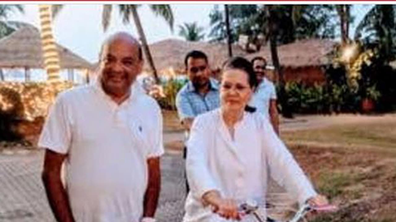 ಪುತ್ರನಿಗೆ ಪಟ್ಟ ಕಟ್ಟಿ ಜಾಲಿ ಟ್ರಿಪ್'ನಲ್ಲಿರುವ ಸೋನಿಯಾ ಗಾಂಧಿ ? ಈ ಫೋಟೋವನ್ನು ಶೇರ್ ಮಾಡಿದವರು ಬಾಲಿವುಡ್ ನಟ ಪುತ್ರನಿಗೆ ಪಟ್ಟ ಕಟ್ಟಿ ಜಾಲಿ ಟ್ರಿಪ್'ನಲ್ಲಿರುವ ಸೋನಿಯಾ ಗಾಂಧಿ ? ಈ ಫೋಟೋವನ್ನು ಶೇರ್ ಮಾಡಿದವರು ಬಾಲಿವುಡ್ ನಟ