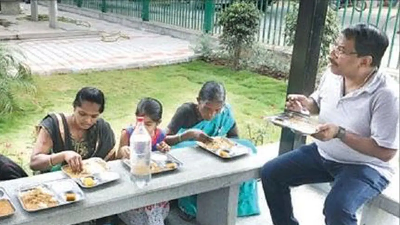 Auto, cab drivers request BBMP to allow Indira Canteen to serve food till 3.30 pm Auto, cab drivers request BBMP to allow Indira Canteen to serve food till 3.30 pm