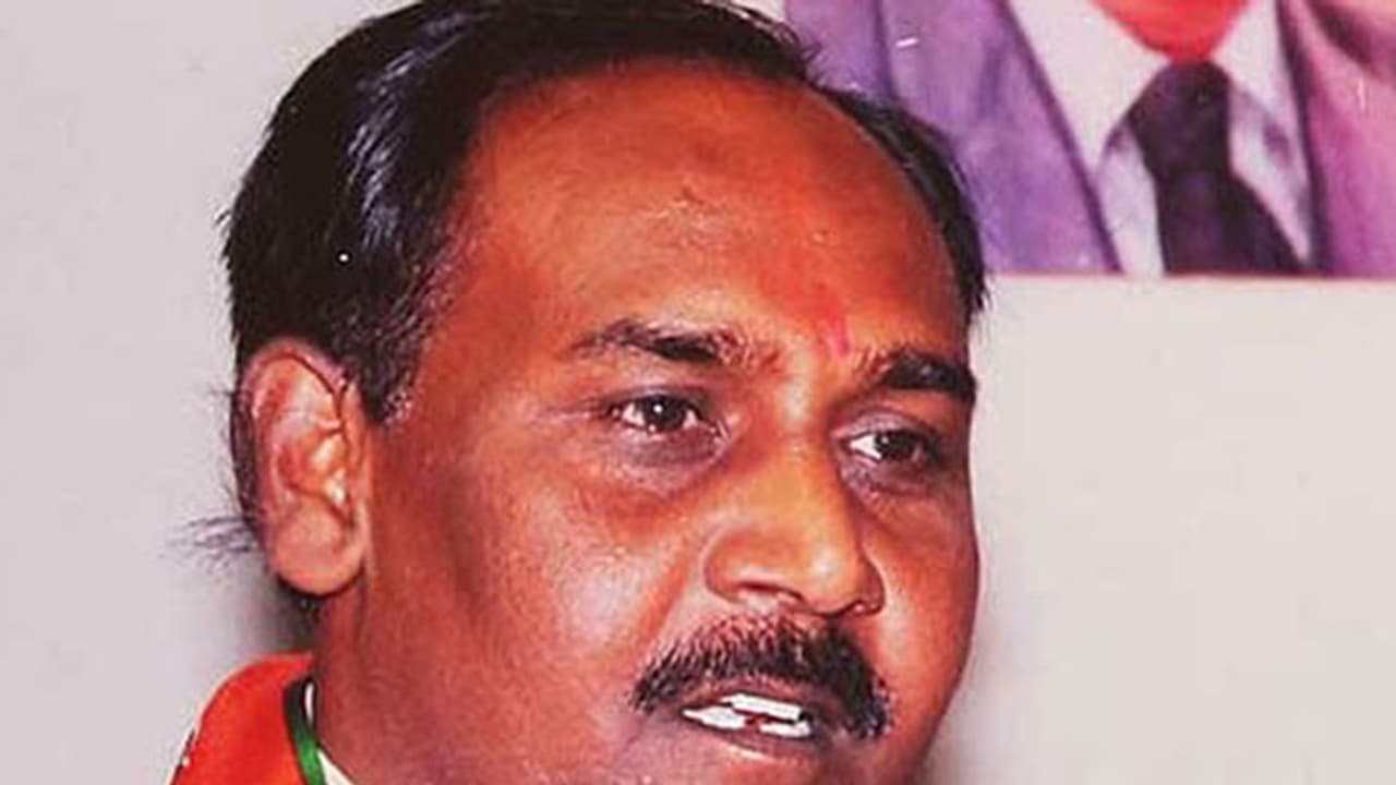 രാജ്യത്തെ ഏക ഹാപ്പിനെസ് വകുപ്പ് മന്ത്രി കൊലപാതക കേസില് ഒളിവില് രാജ്യത്തെ ഏക ഹാപ്പിനെസ് വകുപ്പ് മന്ത്രി കൊലപാതക കേസില് ഒളിവില്