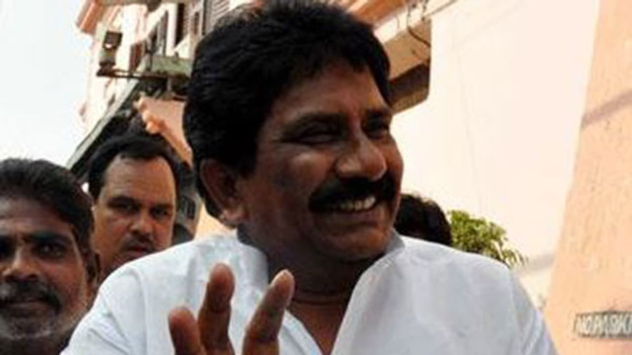 సబ్బం హరికి నోటీసులు సబ్బం హరికి నోటీసులు