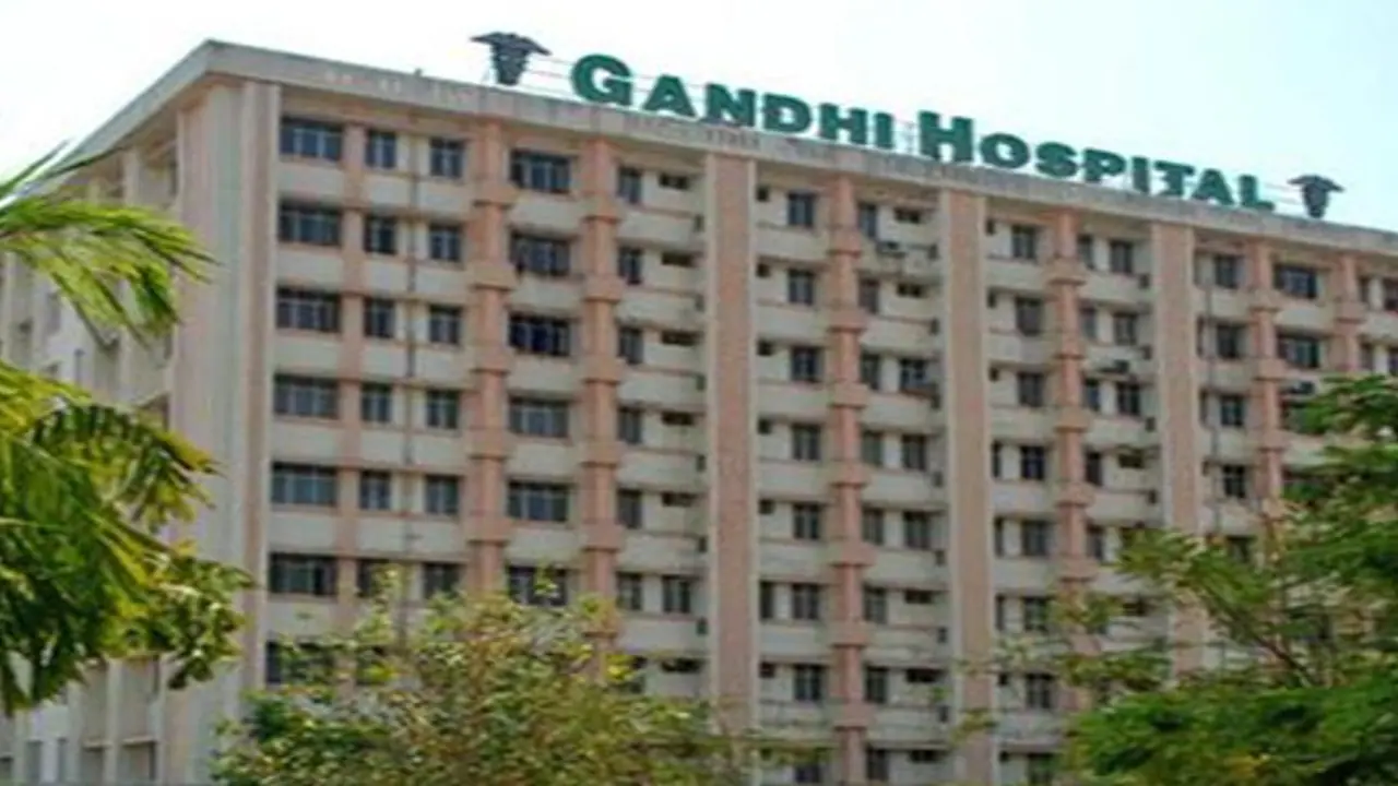 డాక్టర్ వసంత్ ఆరోపణలు: ప్రభుత్వానికి నివేదిక ఇవ్వనున్న గాంధీ ఆసుపత్రి డాక్టర్ వసంత్ ఆరోపణలు: ప్రభుత్వానికి నివేదిక ఇవ్వనున్న గాంధీ ఆసుపత్రి