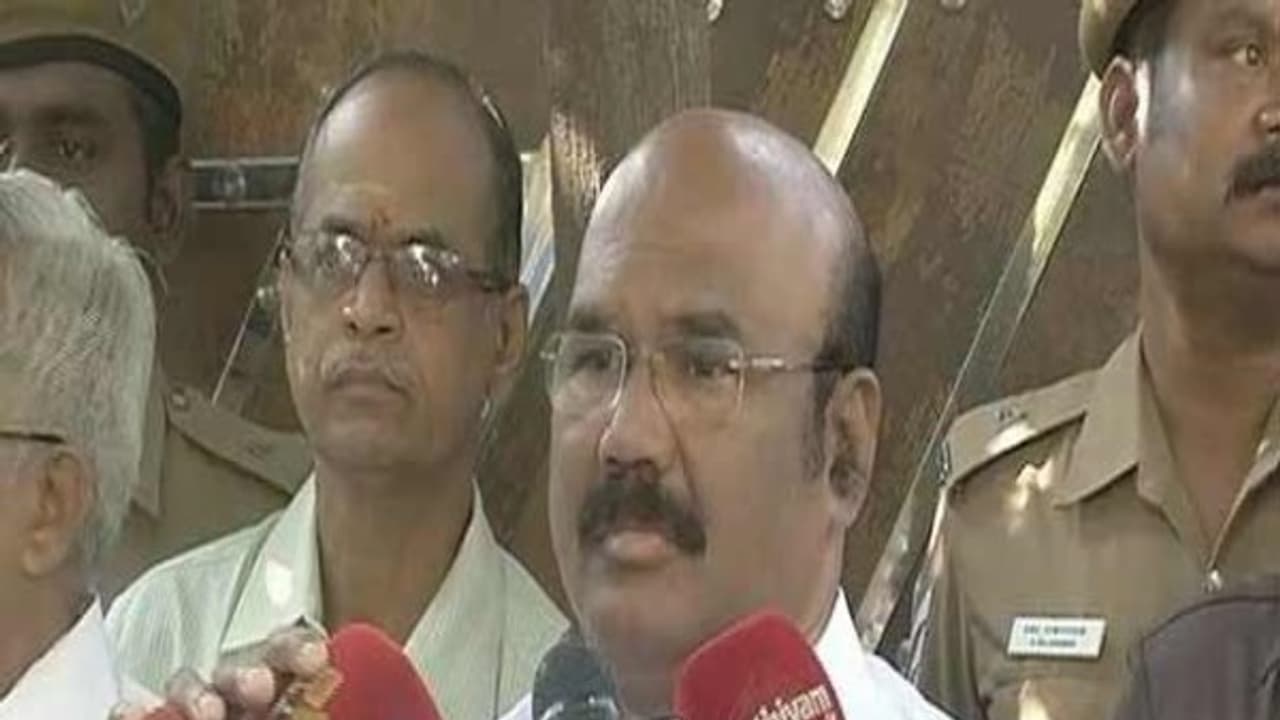 எச்.ராஜா மீது நடவடிக்கை எடுக்க முடியாது…. ஏன் தெரியுமா ? அமைச்சர் ஜெயகுமார் தரும் விளக்கம் !! எச்.ராஜா மீது நடவடிக்கை எடுக்க முடியாது…. ஏன் தெரியுமா ? அமைச்சர் ஜெயகுமார் தரும் விளக்கம் !!