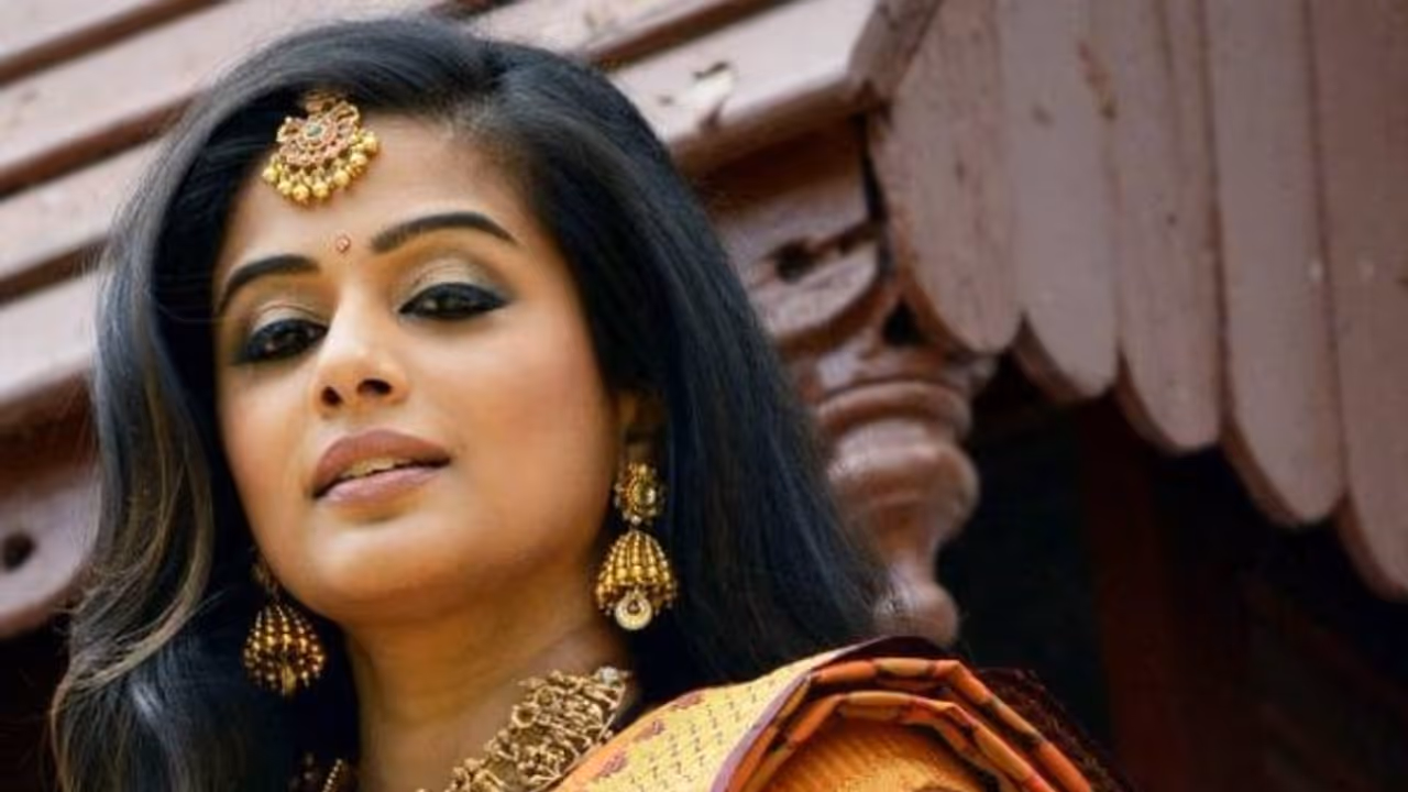 ‘మీటూ’: ప్రియమణి కామెంట్స్, ఎవరిని ఉద్దేశించో ‘మీటూ’: ప్రియమణి కామెంట్స్, ఎవరిని ఉద్దేశించో