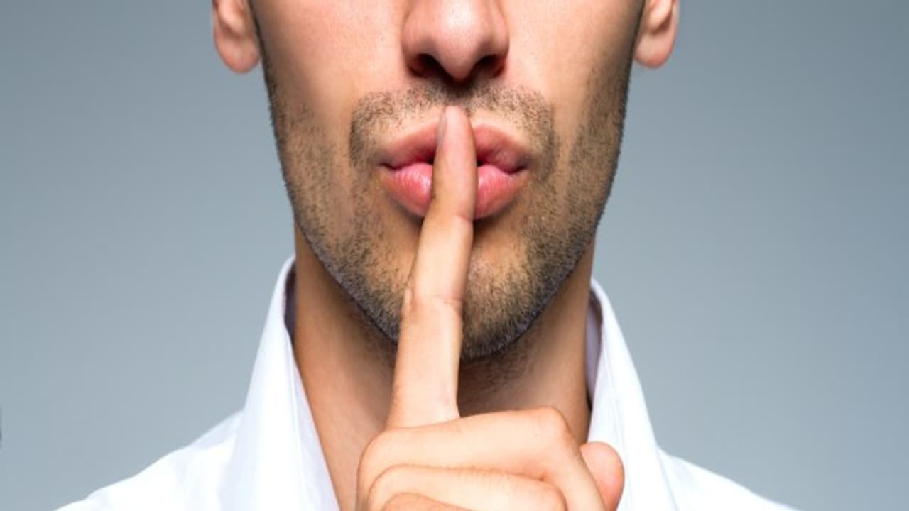 ப்ளீஸ் இந்த ரகசியத்த வெளியில சொல்லாதே...! அதுக்கு பதிலா இத வெச்சிக்கோ... ப்ளீஸ் இந்த ரகசியத்த வெளியில சொல்லாதே...! அதுக்கு பதிலா இத வெச்சிக்கோ...