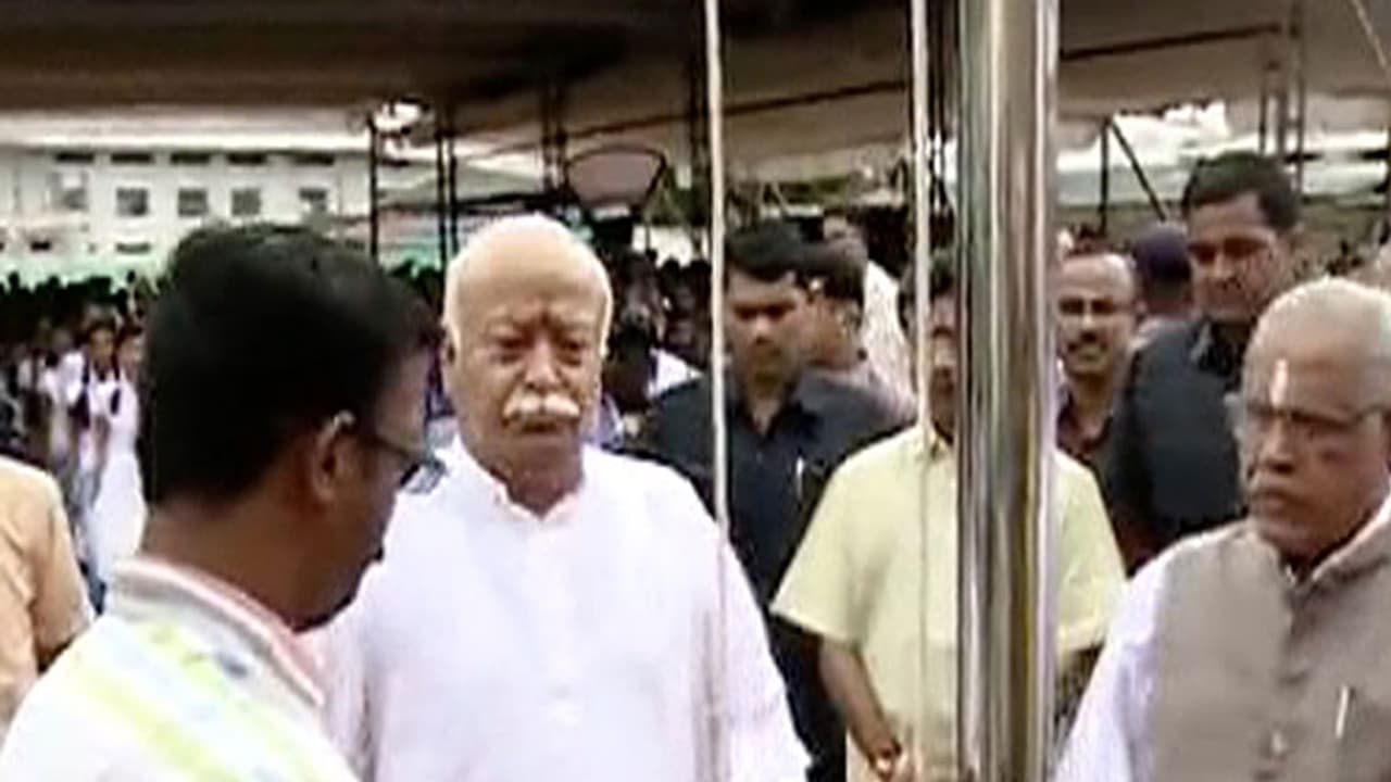 RSS justifies Bhagwat hoisting national flag, slams Kerala government [Video]