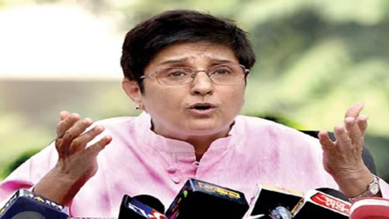 ”எம்.எல்.ஏக்கள் விவகாரத்தை ஜனாதிபதியிடம் முறையிடுவேன்” கிரண்பேடி பேட்டி...!!! ”எம்.எல்.ஏக்கள் விவகாரத்தை ஜனாதிபதியிடம் முறையிடுவேன்” கிரண்பேடி பேட்டி...!!!