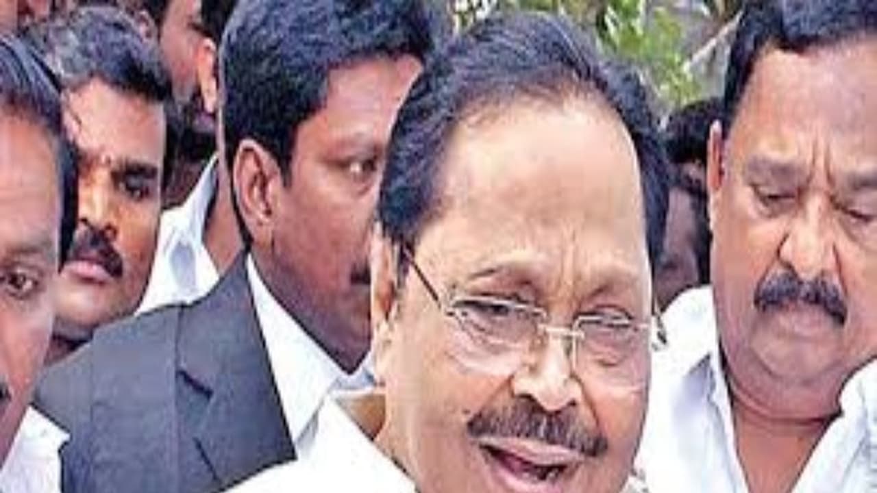 தமிழகத்தில் சட்டம் ஒழுங்கு சமாதியாகி ரொம்ப நாளாச்சுப்பா !! கமிஷன் மட்டும் உயிரோட இருக்கு … அரசை கலாய்த்த துரைமுருகன்… தமிழகத்தில் சட்டம் ஒழுங்கு சமாதியாகி ரொம்ப நாளாச்சுப்பா !! கமிஷன் மட்டும் உயிரோட இருக்கு … அரசை கலாய்த்த துரைமுருகன்…