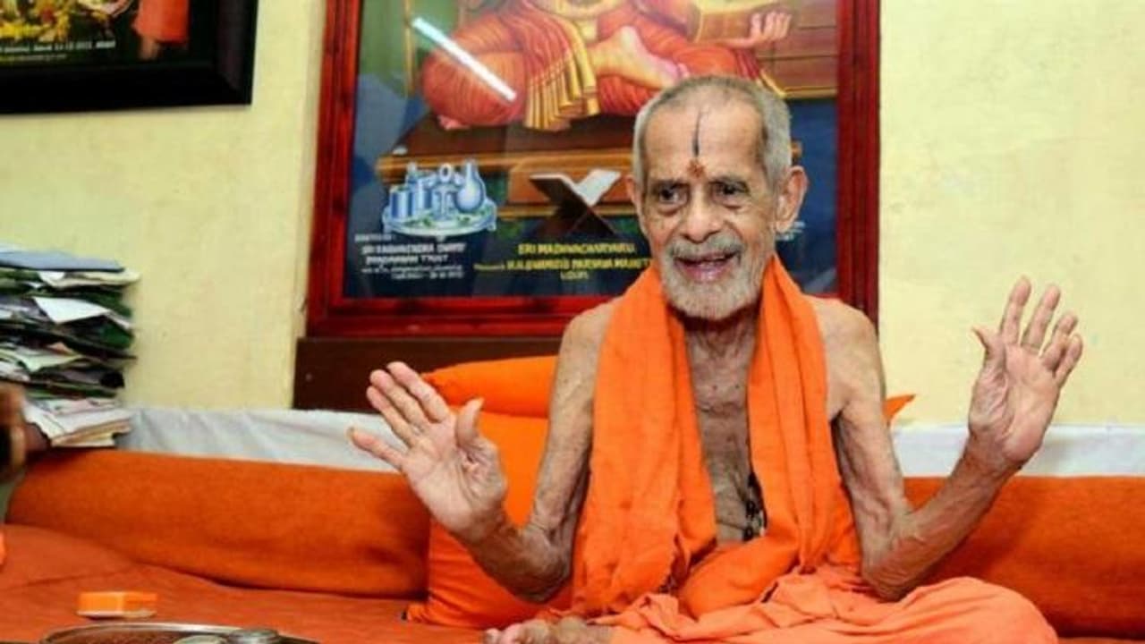 Karnataka’s Pejawar seer Vishwesha Teertha Swami breathes his last Karnataka’s Pejawar seer Vishwesha Teertha Swami breathes his last