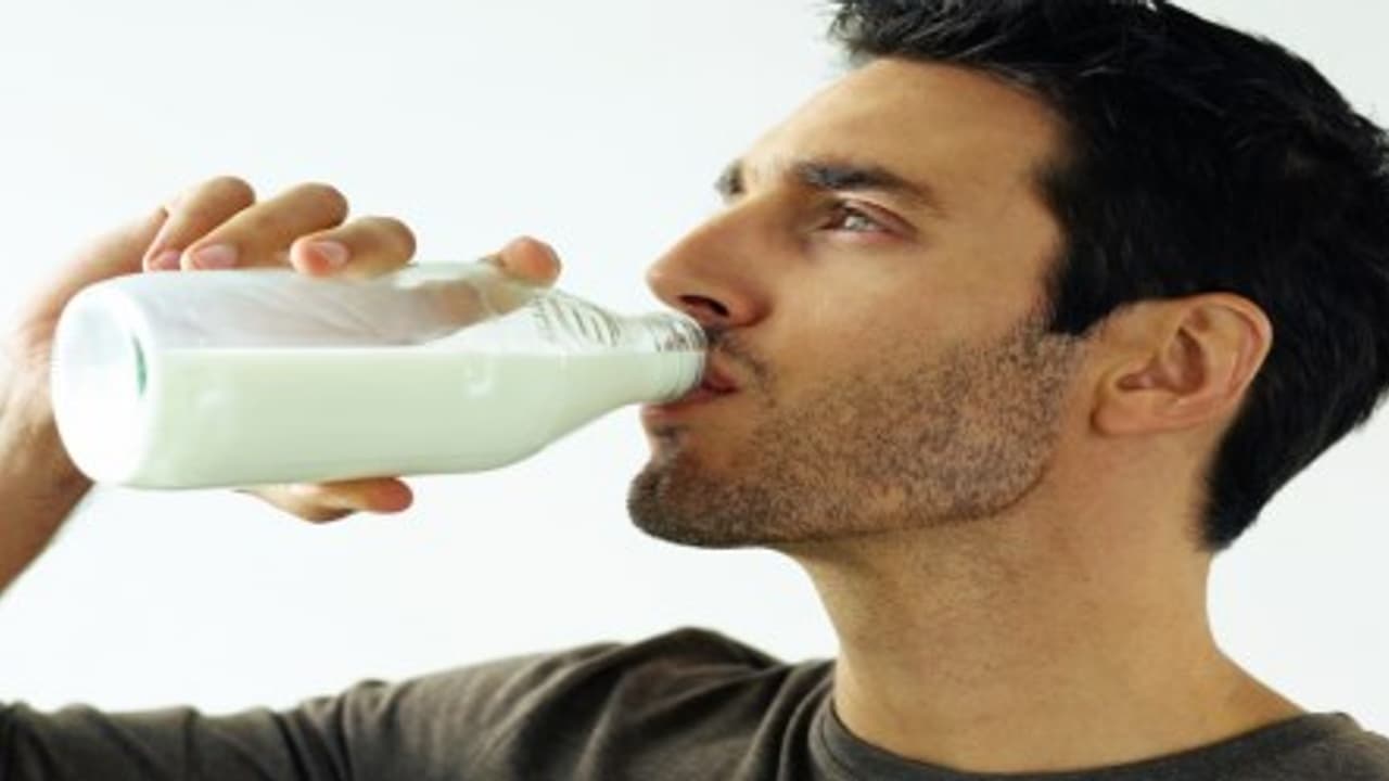 உங்களுக்குத் தெரியுமா? நாம் குடிக்கும் பால், உண்மையிலேயே பால் இல்லை… உங்களுக்குத் தெரியுமா? நாம் குடிக்கும் பால், உண்மையிலேயே பால் இல்லை…