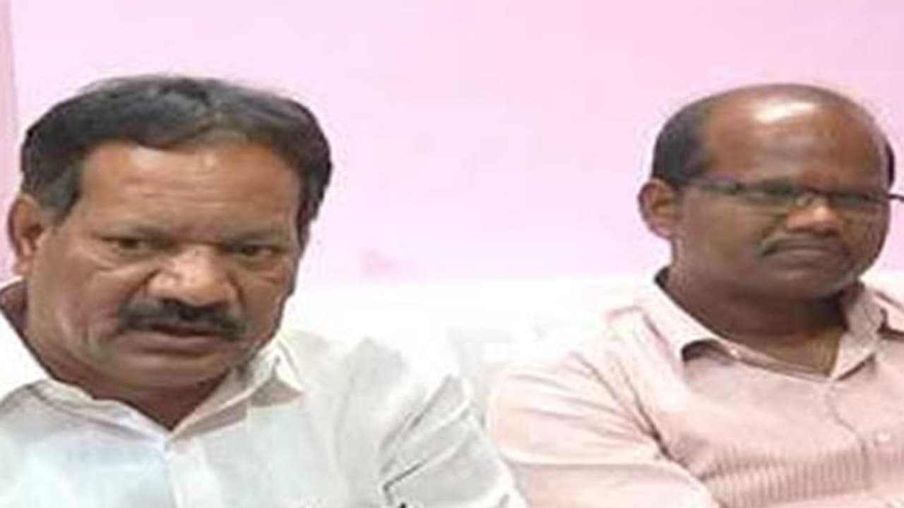 వైసీపీవీ బ్లాక్ మెయిల్ రాజకీయాలు: మంత్రి నక్కా ఆనందబాబు వైసీపీవీ బ్లాక్ మెయిల్ రాజకీయాలు: మంత్రి నక్కా ఆనందబాబు