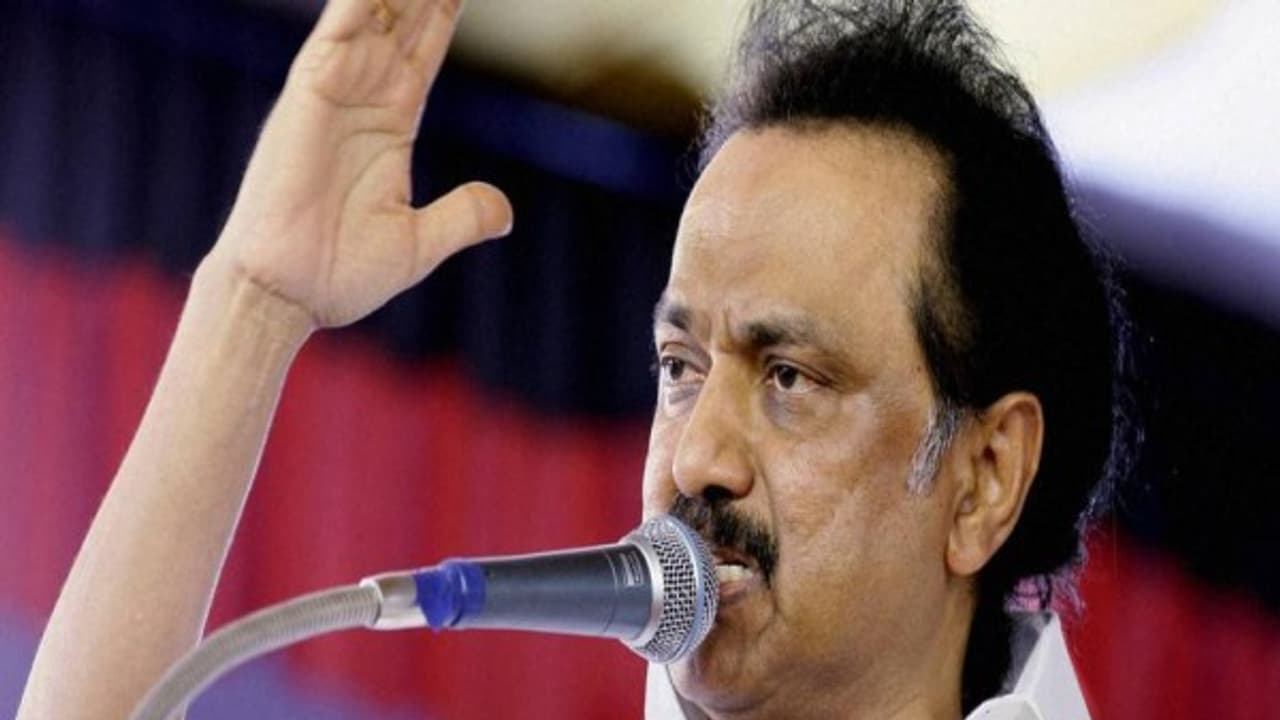 தமிழனின் தன்மானத்தின் மீதான தாக்குதல்.. காவிமயமாகும் பல்கலைக்கழகங்கள்!! கொதித்தெழுந்த ஸ்டாலின் தமிழனின் தன்மானத்தின் மீதான தாக்குதல்.. காவிமயமாகும் பல்கலைக்கழகங்கள்!! கொதித்தெழுந்த ஸ்டாலின்