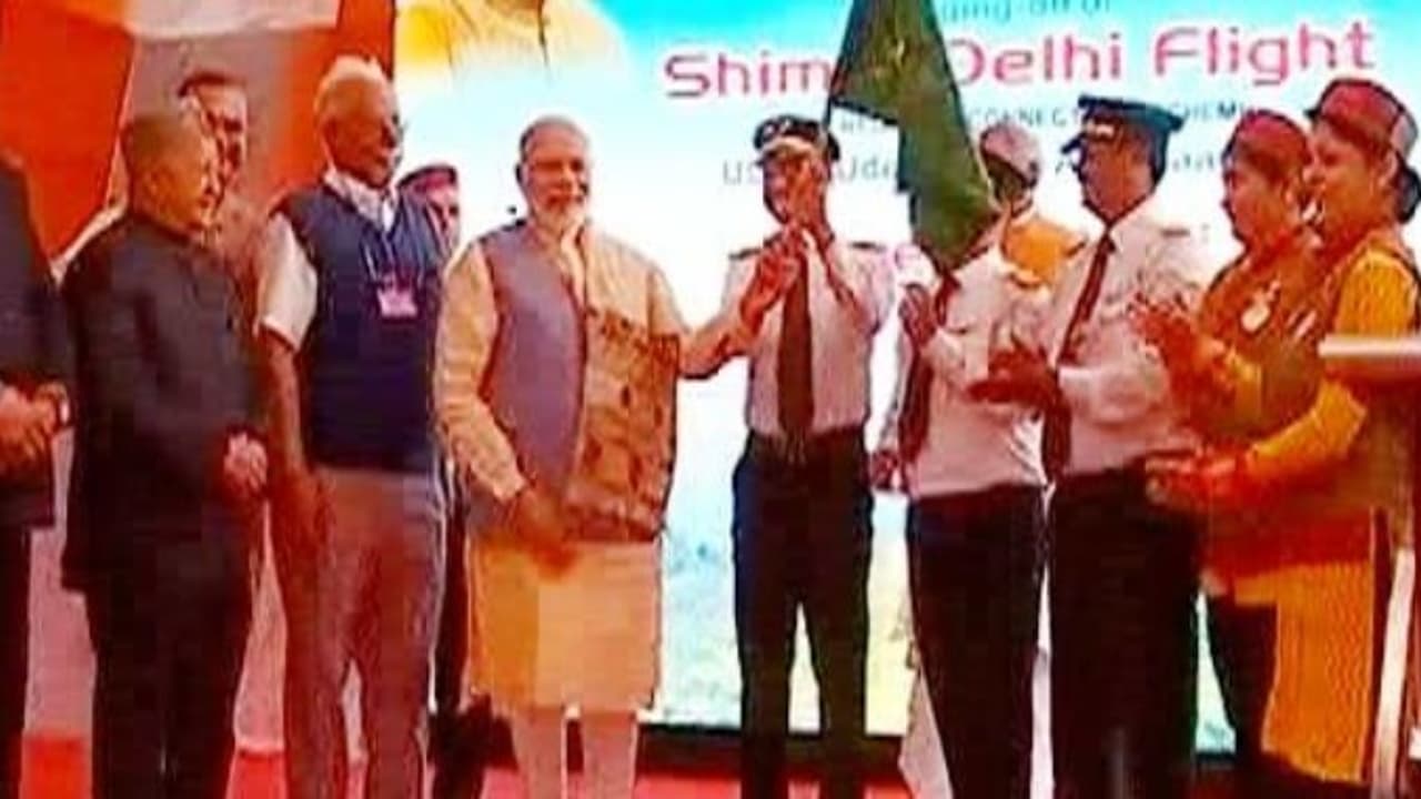 ‘ஹவாய்’ செருப்பு அணிந்த சாமானியர்களும் ஹவாய் நகர் வரை பறக்கலாம்' ‘உதான்’ திட்டத்தை தொடங்கி வைத்து பிரதமர் மோடி பேச்சு ‘ஹவாய்’ செருப்பு அணிந்த சாமானியர்களும் ஹவாய் நகர் வரை பறக்கலாம்' ‘உதான்’ திட்டத்தை தொடங்கி வைத்து பிரதமர் மோடி பேச்சு