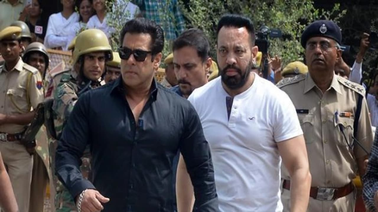 சல்மான் கானுக்கு 5 ஆண்டு சிறை தண்டனை விதித்த நீதிபதி திடீர் இடமாற்றம்!! சல்மான் கானுக்கு 5 ஆண்டு சிறை தண்டனை விதித்த நீதிபதி திடீர் இடமாற்றம்!!