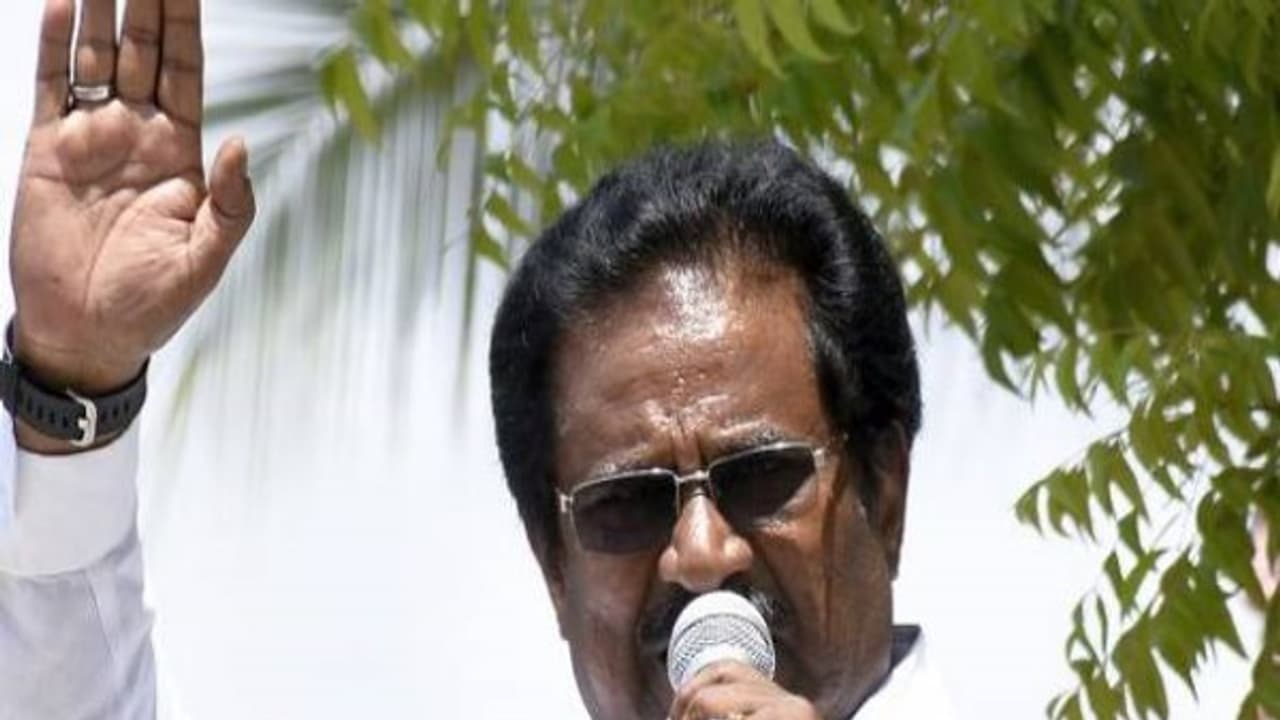 மீனாட்சி அம்மன் கோவிலில் ஒளிந்துகொண்ட பழனிசாமி..! ஆவி ஸ்பெஷலிஸ்ட் பன்னீர் எங்கே? வெளுத்து வாங்கிய திருநாவுக்கரசர்..! மீனாட்சி அம்மன் கோவிலில் ஒளிந்துகொண்ட பழனிசாமி..! ஆவி ஸ்பெஷலிஸ்ட் பன்னீர் எங்கே? வெளுத்து வாங்கிய திருநாவுக்கரசர்..!