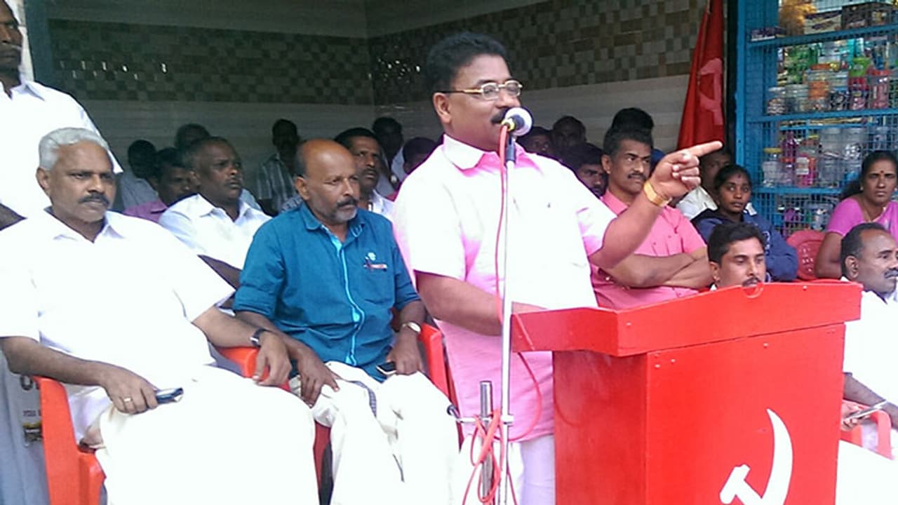 ചിന്നക്കനാല് സി.പി.ഐയില് നിന്നും കൂട്ട രാജി; ജില്ലാകമ്മറ്റി അംഗം ഉള്പ്പെടെ സി.പി.എമ്മില് ചേര്ന്നു ചിന്നക്കനാല് സി.പി.ഐയില് നിന്നും കൂട്ട രാജി; ജില്ലാകമ്മറ്റി അംഗം ഉള്പ്പെടെ സി.പി.എമ്മില് ചേര്ന്നു