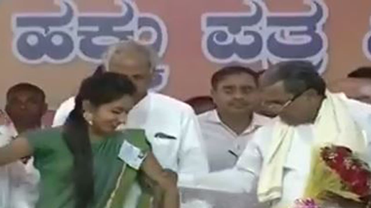 'ಸಾರ್ವಜನಿಕವಾಗಿ ಸಿಎಂ ಮಹಿಳೆಯರ ಮುಟ್ಟಬಹುದೇ?' ಎಂದ ಬಿಜೆಪಿ ವಕ್ತಾರನ ಟ್ವೀಟ್ ಟ್ರಾಲ್ 'ಸಾರ್ವಜನಿಕವಾಗಿ ಸಿಎಂ ಮಹಿಳೆಯರ ಮುಟ್ಟಬಹುದೇ?' ಎಂದ ಬಿಜೆಪಿ ವಕ್ತಾರನ ಟ್ವೀಟ್ ಟ್ರಾಲ್