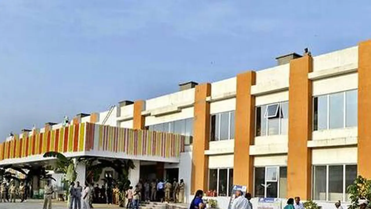 ఏపీ సచివాలయంలో కరోనా కలకలం... మరో ఉద్యోగి మృతి ఏపీ సచివాలయంలో కరోనా కలకలం... మరో ఉద్యోగి మృతి