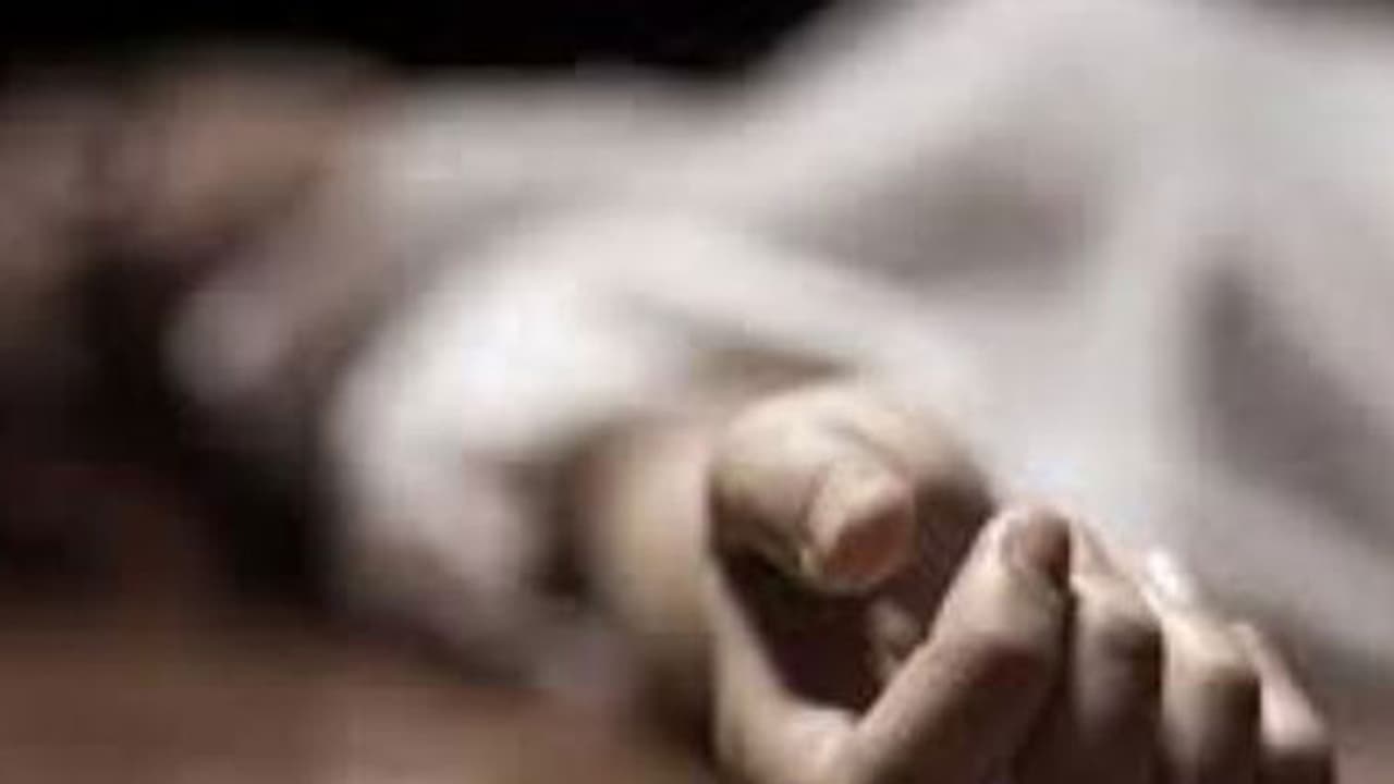 പൊറോട്ട തൊണ്ടയില് കുടുങ്ങി യുവാവ് മരിച്ചു പൊറോട്ട തൊണ്ടയില് കുടുങ്ങി യുവാവ് മരിച്ചു