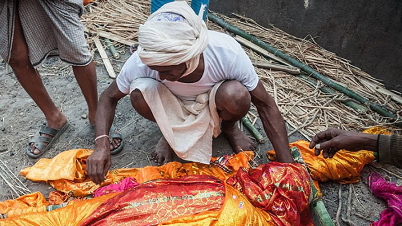 Refused burial land, Dalits cremate corpses on streets Refused burial land, Dalits cremate corpses on streets