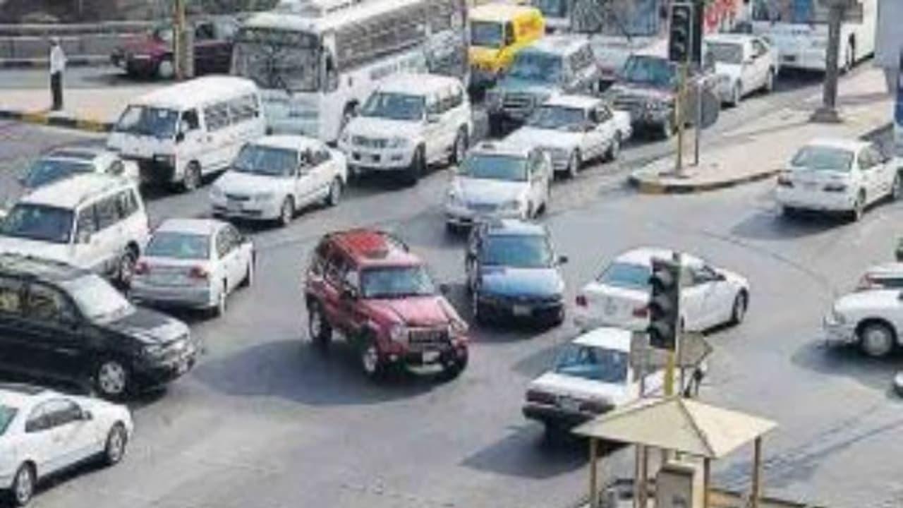 சாலை விதிமீறல்களால் ஏற்படும் ஆபத்துகள் – நாடகக் கலைஞர்களை வைத்து விழிப்புணர்வு நாடகம்… சாலை விதிமீறல்களால் ஏற்படும் ஆபத்துகள் – நாடகக் கலைஞர்களை வைத்து விழிப்புணர்வு நாடகம்…