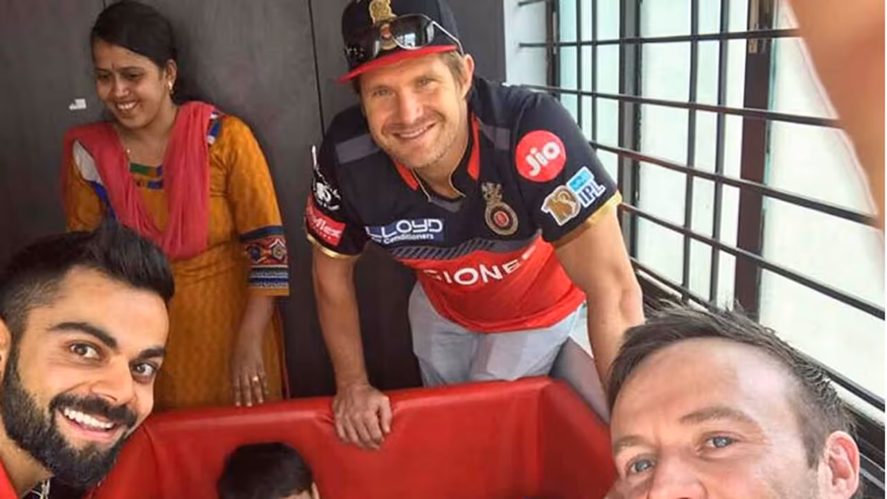 When RCB superstars Kohli, AB and Watson spread happiness! When RCB superstars Kohli, AB and Watson spread happiness!