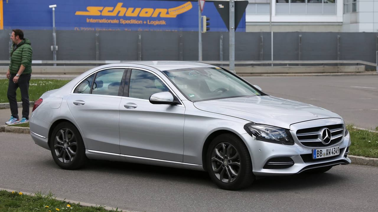 Mercedes Benz ಕಾರುಗಳಲ್ಲಿ ತಾಂತ್ರಿಕ ದೋಷ: ಆದರೂ ಕಾರು ಹಿಂಪಡೆಯುತ್ತಿಲ್ಲ ಕಂಪನಿ