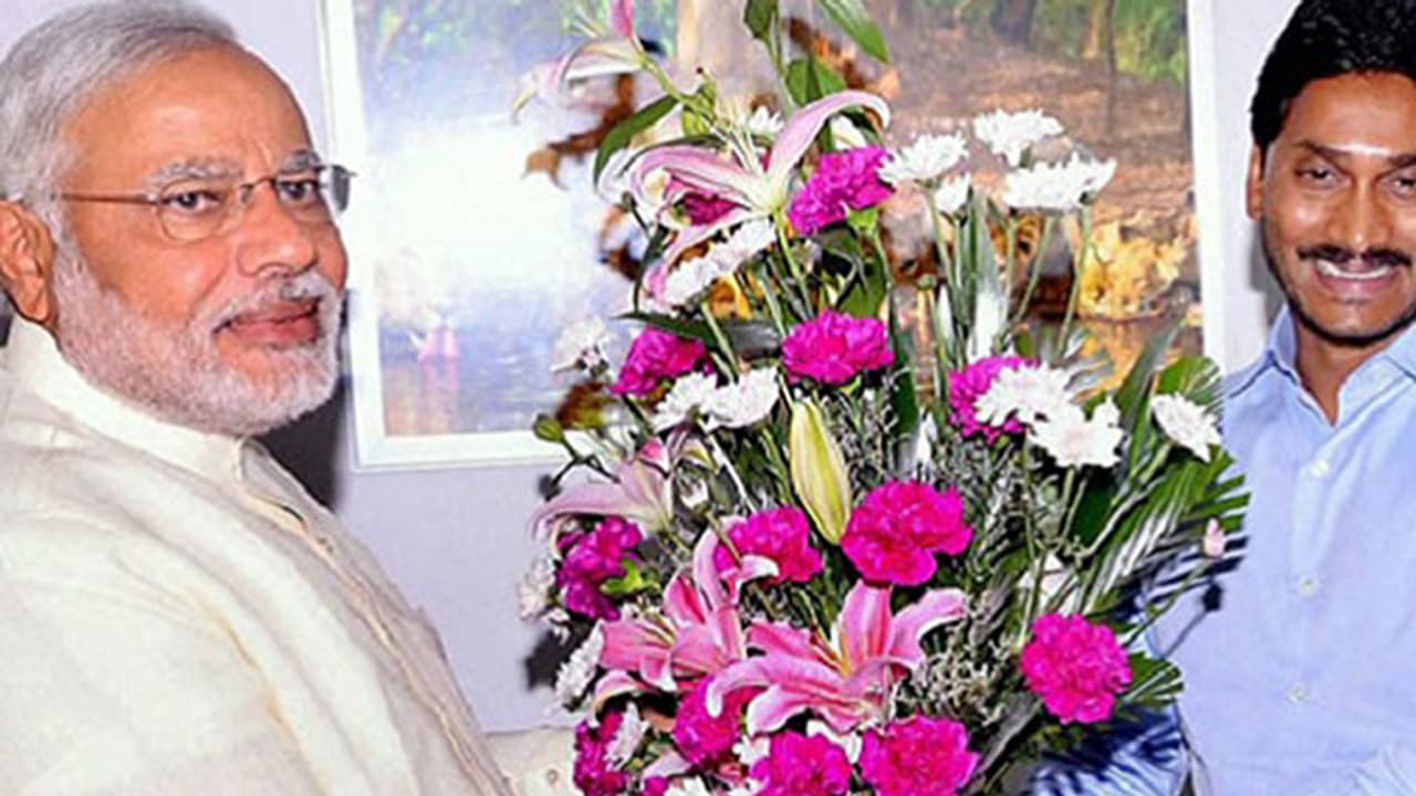 மத்தியில் அசுர பலத்தோடு ஆட்சி... ஆந்திராவில் பாஜகவை முந்திய நோட்டா! மத்தியில் அசுர பலத்தோடு ஆட்சி... ஆந்திராவில் பாஜகவை முந்திய நோட்டா!