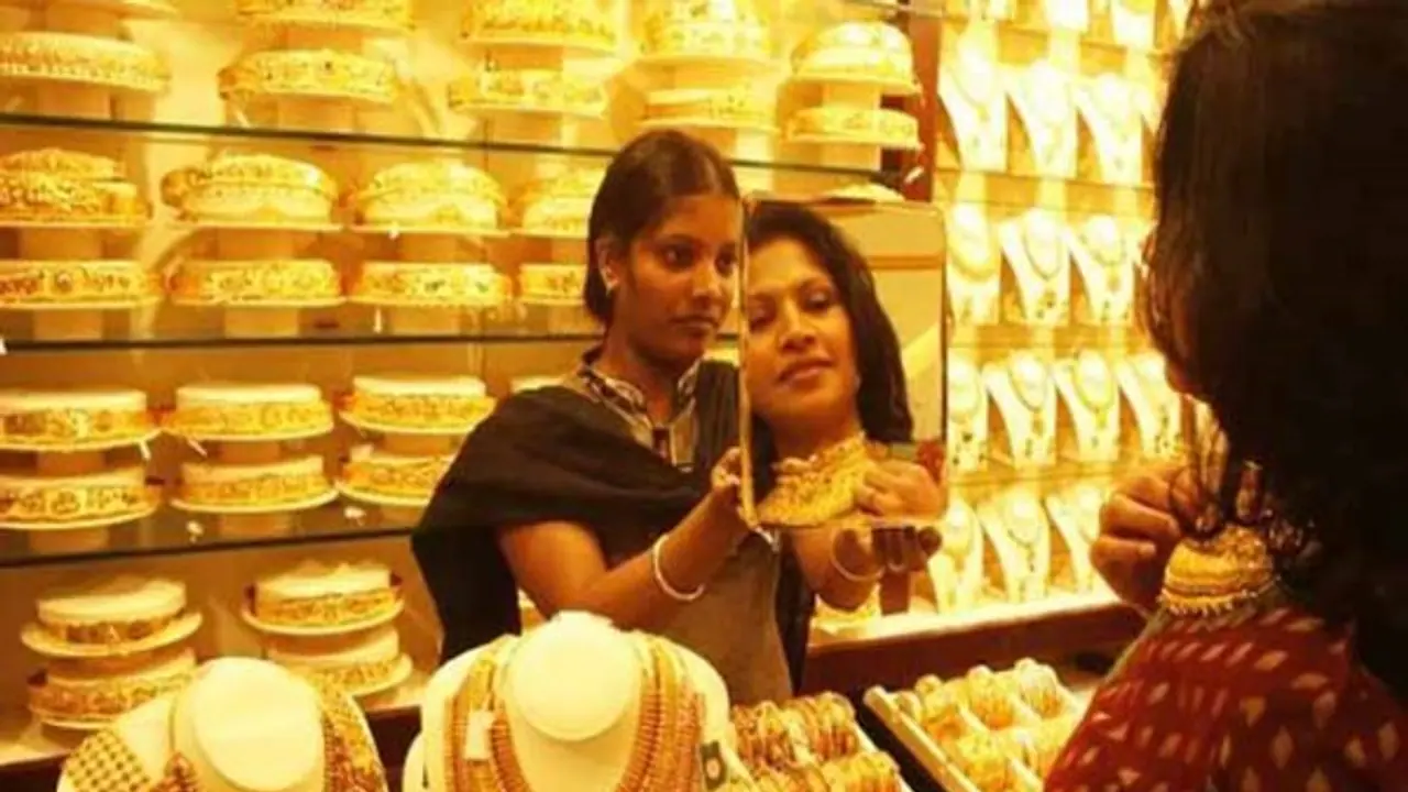 Gold Rate Chennai Today: தங்கம் விலை தொடர் சரிவு! மிடில் கிளாஸ் மக்களுக்கு மகிழ்ச்சி! இன்றைய நிலவரம் என்ன Gold Rate Chennai Today: தங்கம் விலை தொடர் சரிவு! மிடில் கிளாஸ் மக்களுக்கு மகிழ்ச்சி! இன்றைய நிலவரம் என்ன