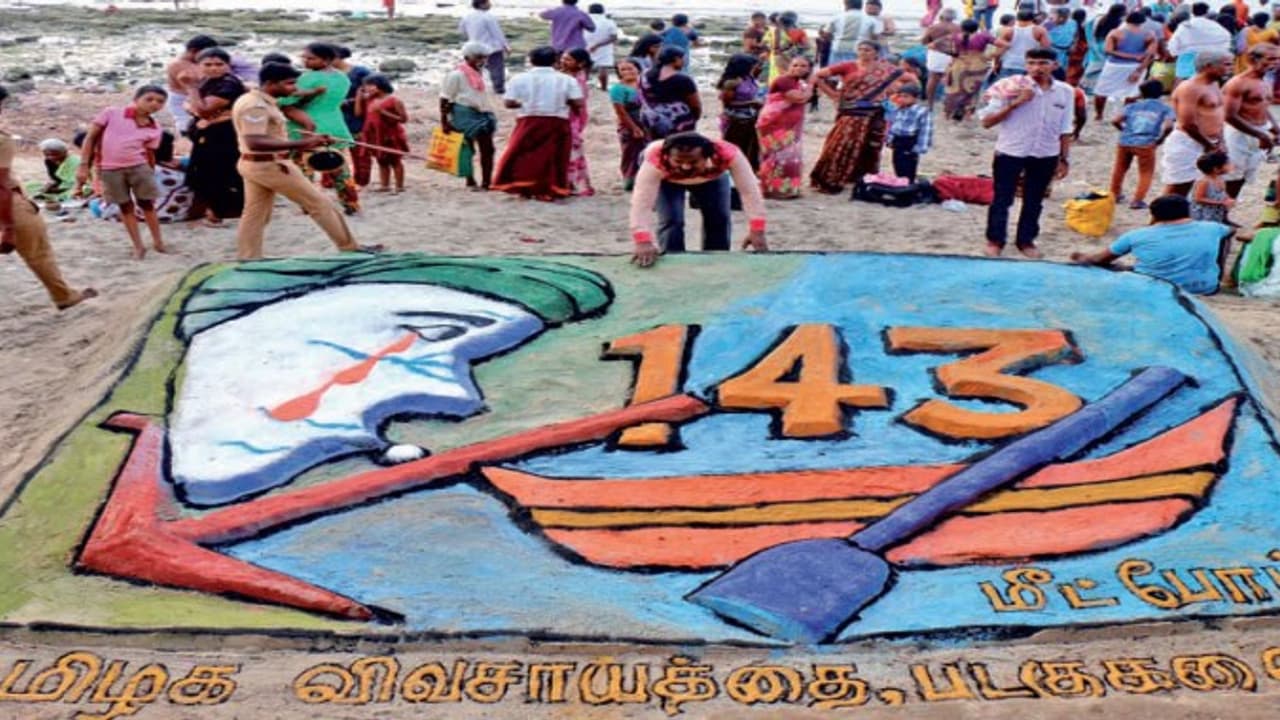 விவசாயத்தை காப்போம், 143 படகுகளை மீட்போம் மணற்சிற்பத்தில் விவசாய, மீனவர் கோரிக்கை… விவசாயத்தை காப்போம், 143 படகுகளை மீட்போம் மணற்சிற்பத்தில் விவசாய, மீனவர் கோரிக்கை…