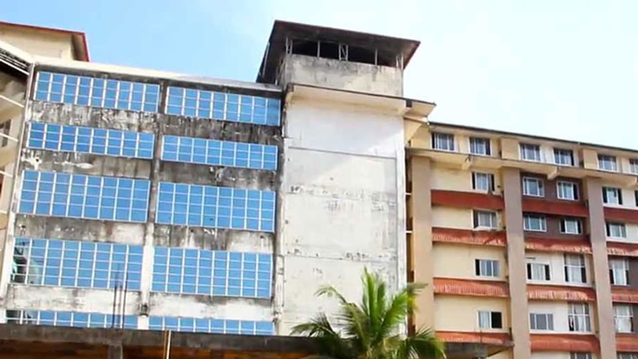 കണ്ണൂര് മെഡിക്കല് കോളേജ് കോഴ വാങ്ങിയെന്ന് രക്ഷിതാക്കള് കണ്ണൂര് മെഡിക്കല് കോളേജ് കോഴ വാങ്ങിയെന്ന് രക്ഷിതാക്കള്