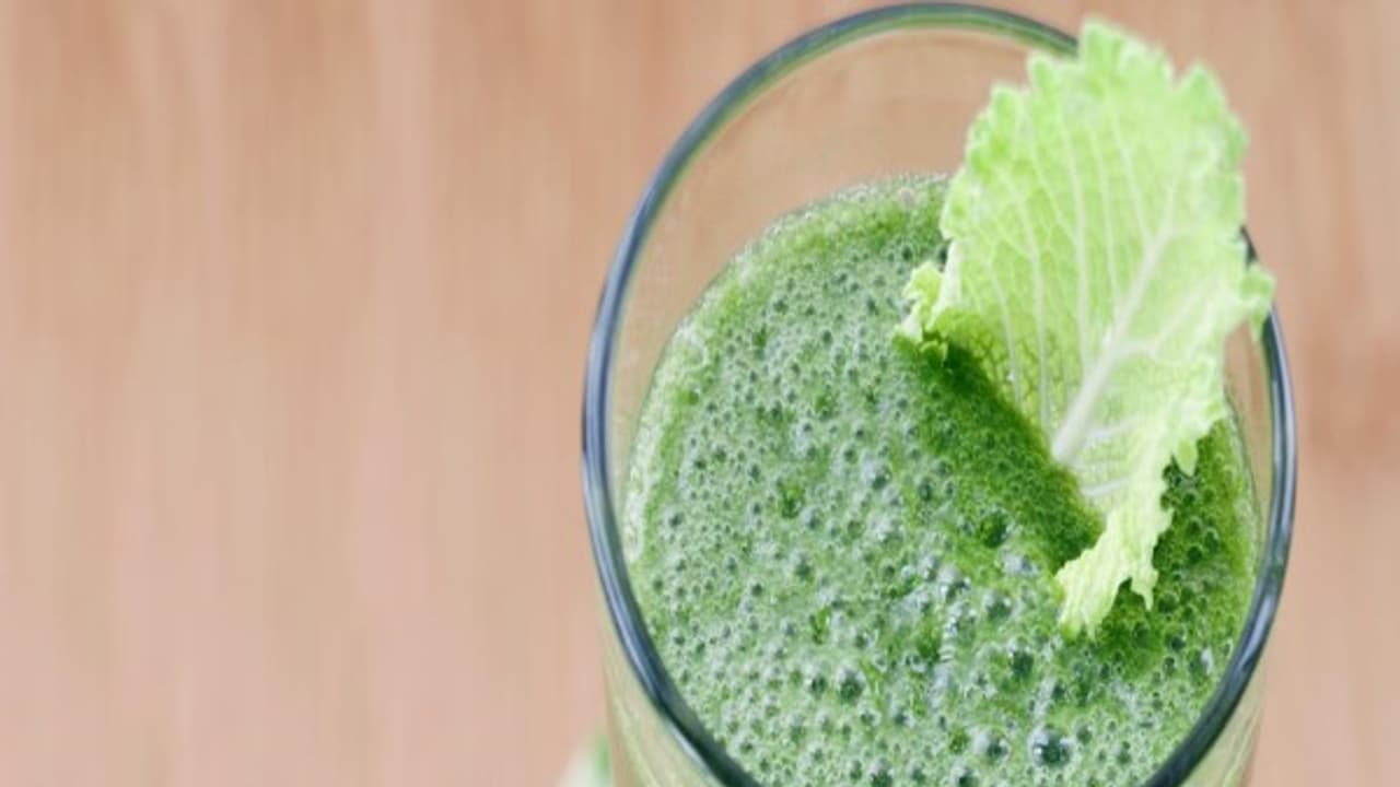 முட்டைகோஸை ஜூஸ் போட்டு குடித்தால் எவ்வளவு நல்லதுனு தெரிஞ்சுக்க இதை படிங்க... முட்டைகோஸை ஜூஸ் போட்டு குடித்தால் எவ்வளவு நல்லதுனு தெரிஞ்சுக்க இதை படிங்க...