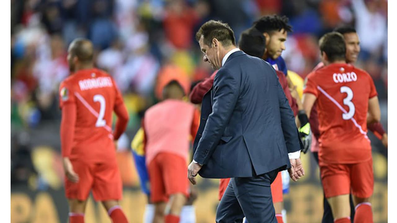 പെറുവും റഫറിയും ചതിച്ചു; തോല്വിയില് ബ്രസീലിന് ഇനി സ്വയം ശപിക്കാം പെറുവും റഫറിയും ചതിച്ചു; തോല്വിയില് ബ്രസീലിന് ഇനി സ്വയം ശപിക്കാം