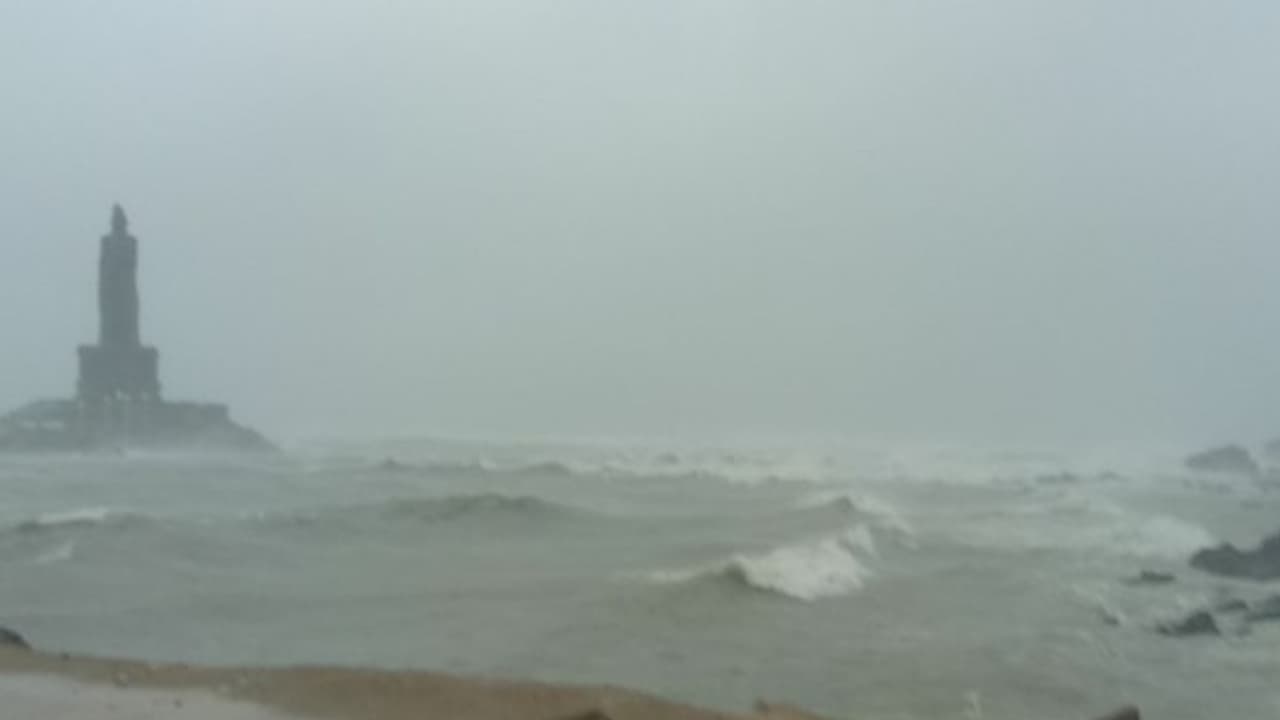 கன்னியாகுமரியில் இன்னும் 2 நாட்களுக்கு கனமழை நீடிக்கும்... வானிலை ஆய்வு மையம்...!