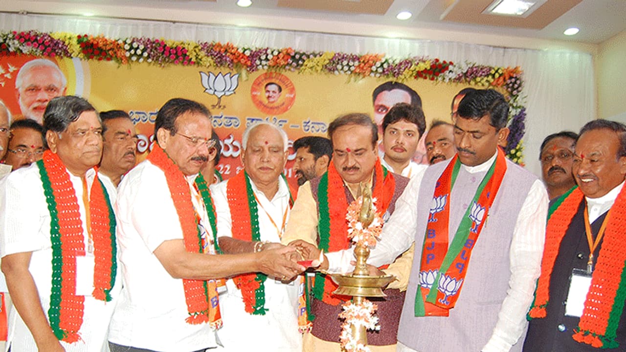 ’ಒಂದೇ ಬಳ್ಳಿಯ ಹೂವುಗಳು, ಆದರೂ ಒಟ್ಟಿಗೆ ಅರಳಲೇ ಇಲ್ಲ’ ’ಒಂದೇ ಬಳ್ಳಿಯ ಹೂವುಗಳು, ಆದರೂ ಒಟ್ಟಿಗೆ ಅರಳಲೇ ಇಲ್ಲ’