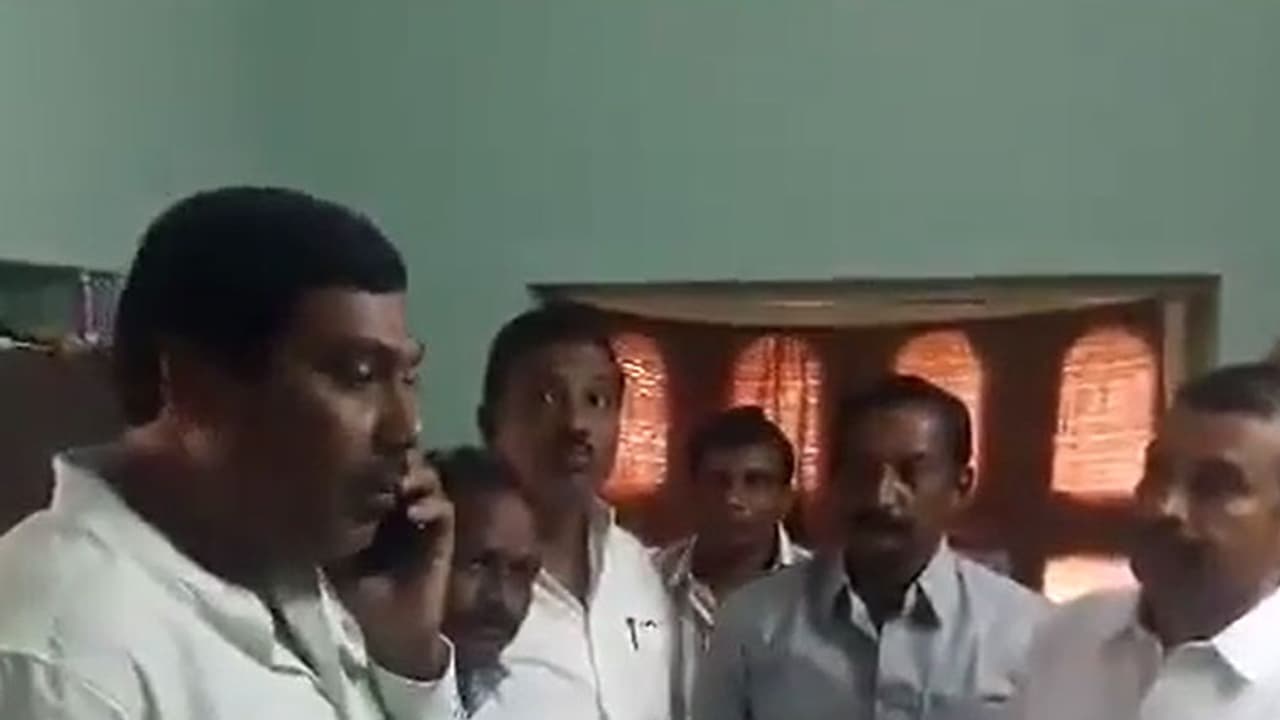 (వీడియో) నంద్యాల కోసం చంద్రబాబు ఎంత అవస్తలు పడుతున్నారో (వీడియో) నంద్యాల కోసం చంద్రబాబు ఎంత అవస్తలు పడుతున్నారో