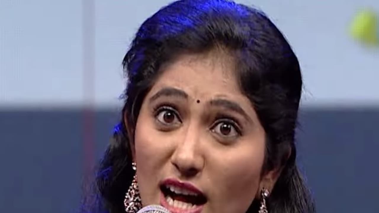 மக்கள் ஏத்துக்கிட்டா, பழைய ஜூலியா களத்துல இறங்கி போராட தயார்.... ஜூலியின் சல்லித்தனமான பேட்டி! மக்கள் ஏத்துக்கிட்டா, பழைய ஜூலியா களத்துல இறங்கி போராட தயார்.... ஜூலியின் சல்லித்தனமான பேட்டி!