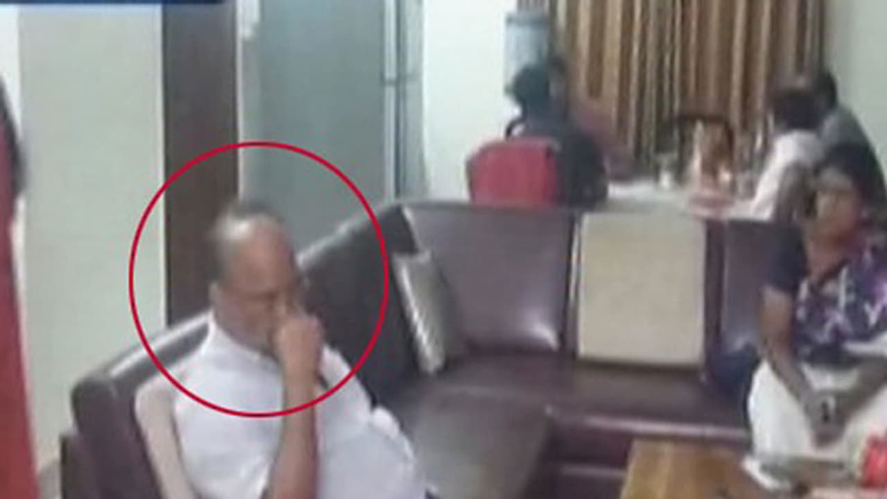 ఇందుకేనేమో అవినీతిలో ఆంధ్రా నెంబర్ 1 ఇందుకేనేమో అవినీతిలో ఆంధ్రా నెంబర్ 1