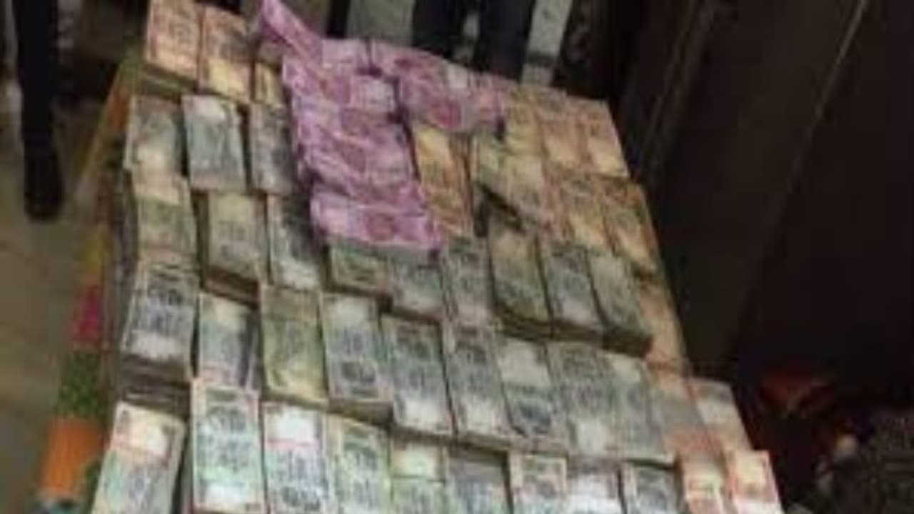 ரூ. 562 கோடி கருப்புபணம் பறிமுதல் ரூ. 562 கோடி கருப்புபணம் பறிமுதல்