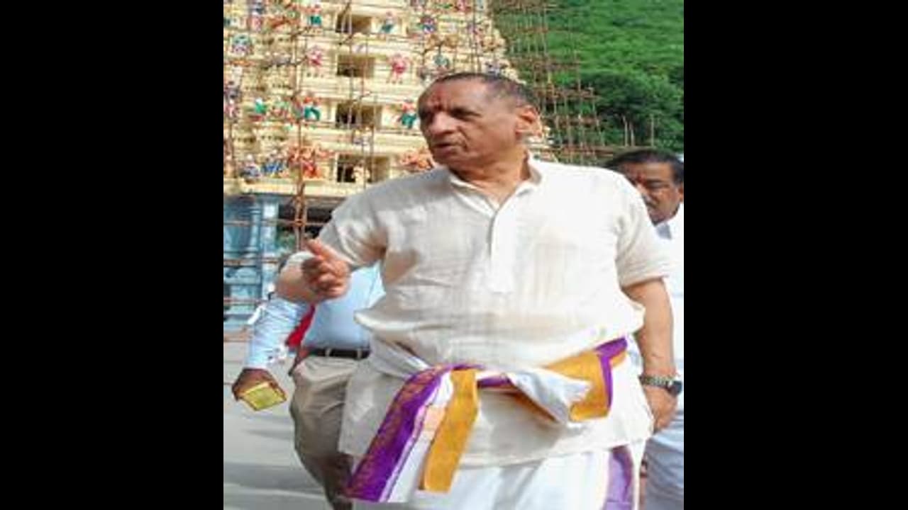 చంద్రబాబుకు గవర్నర్ ఫోన్: సీఎం రమేష్ ఆరోగ్యంపై ఆరా చంద్రబాబుకు గవర్నర్ ఫోన్: సీఎం రమేష్ ఆరోగ్యంపై ఆరా