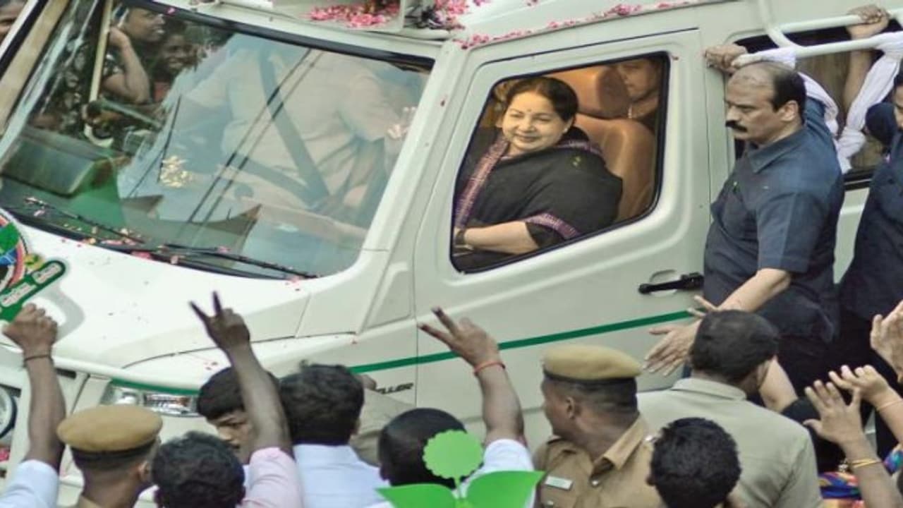 ஏப்ரல் 12ல் ஆர்.கே நகருக்கு இடைதேர்தல் – வெல்லப்போவது யார்..?? ஏப்ரல் 12ல் ஆர்.கே நகருக்கு இடைதேர்தல் – வெல்லப்போவது யார்..??