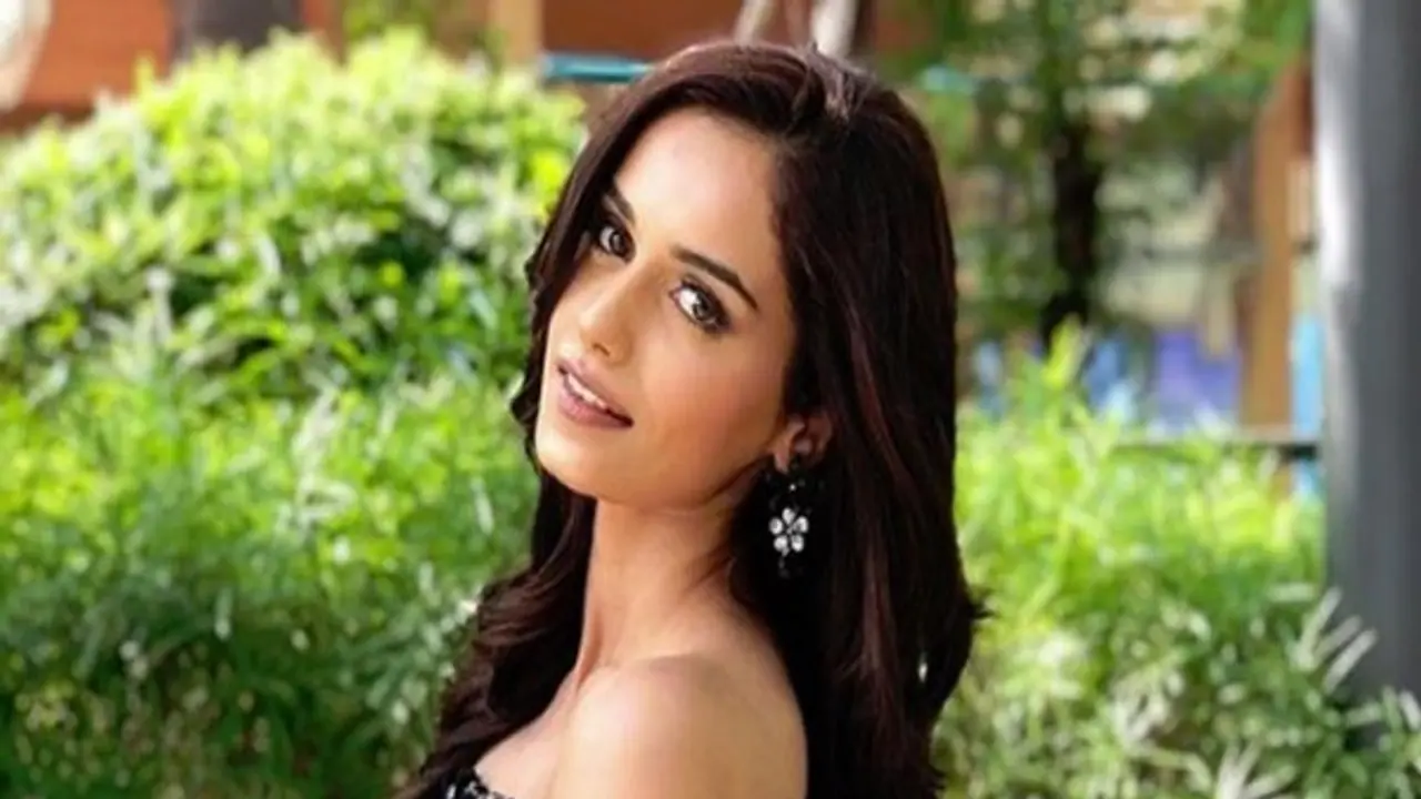 காதலர் தின ஸ்பெஷலாக பிகினி உடையில் உலக அழகி......வைரலாகும் புகைப்படம் காதலர் தின ஸ்பெஷலாக பிகினி உடையில் உலக அழகி......வைரலாகும் புகைப்படம்