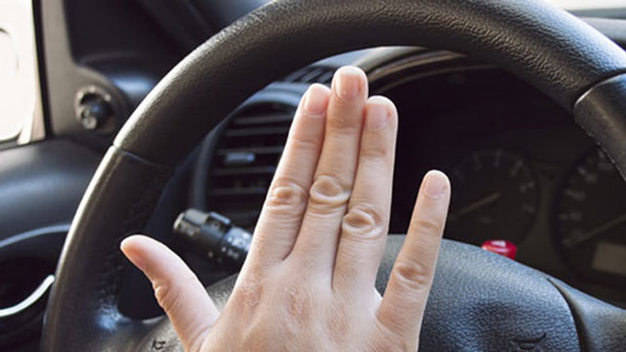 ഹോൺ മുഴക്കല്, പാർക്കിംഗ് തര്ക്കം; ഒടുവില് പൊലിഞ്ഞത് ഒരു ജീവന്! ഹോൺ മുഴക്കല്, പാർക്കിംഗ് തര്ക്കം; ഒടുവില് പൊലിഞ്ഞത് ഒരു ജീവന്!